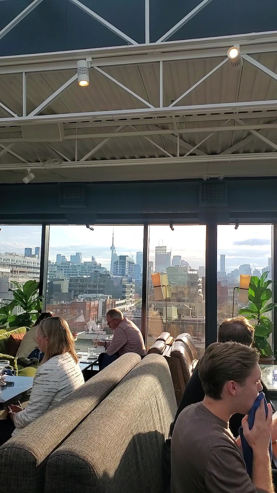 מלון The Broadview Hotels in Toronto – GayOut Guide