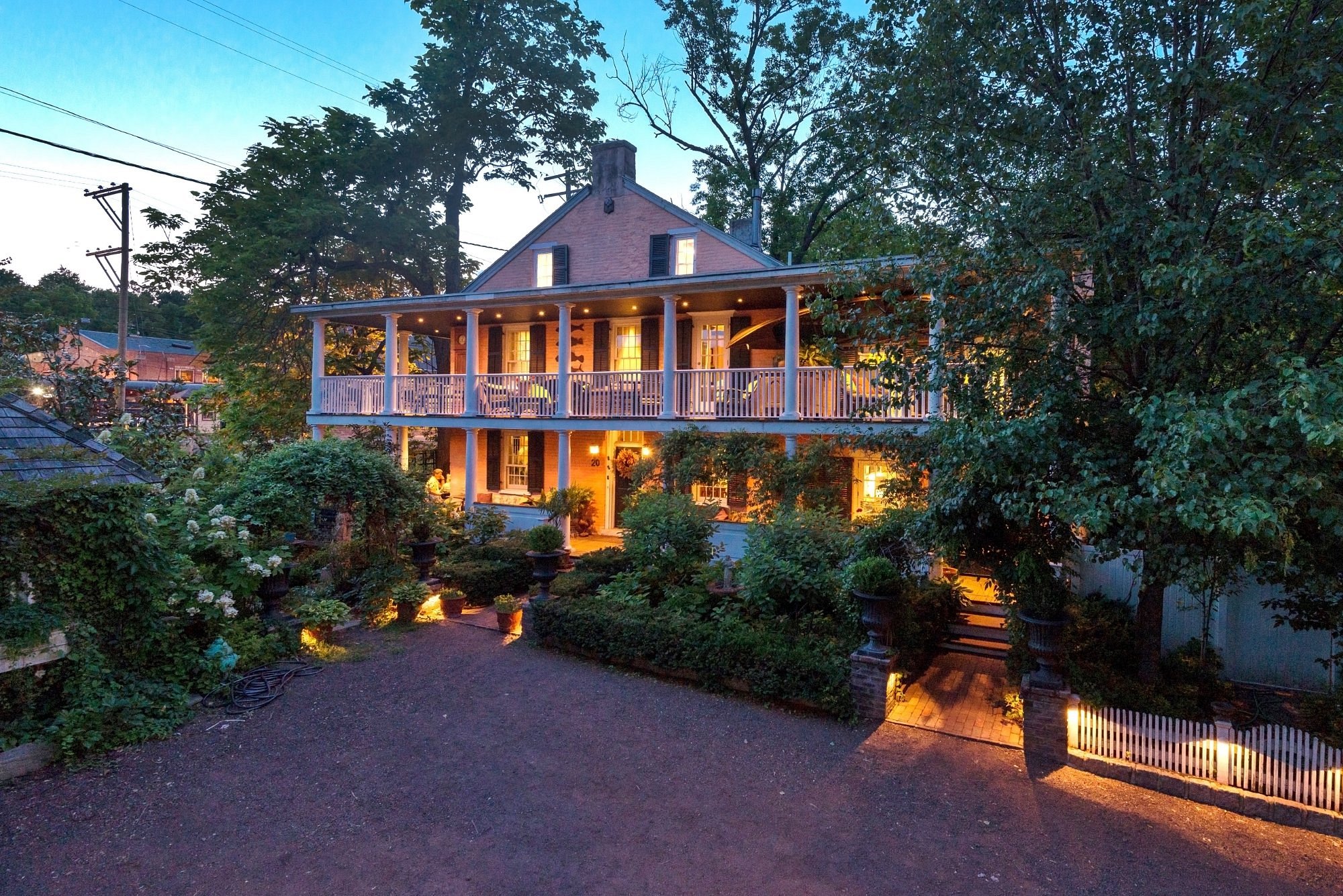 Porches on the Towpath Hotels in New Hope – GayOut Guide