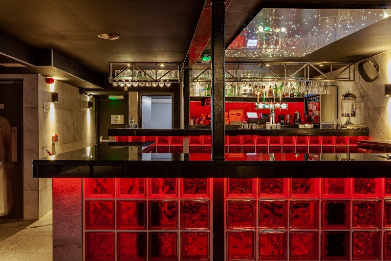 Martine's Riverhouse Restaurants in New Hope – GayOut Guide