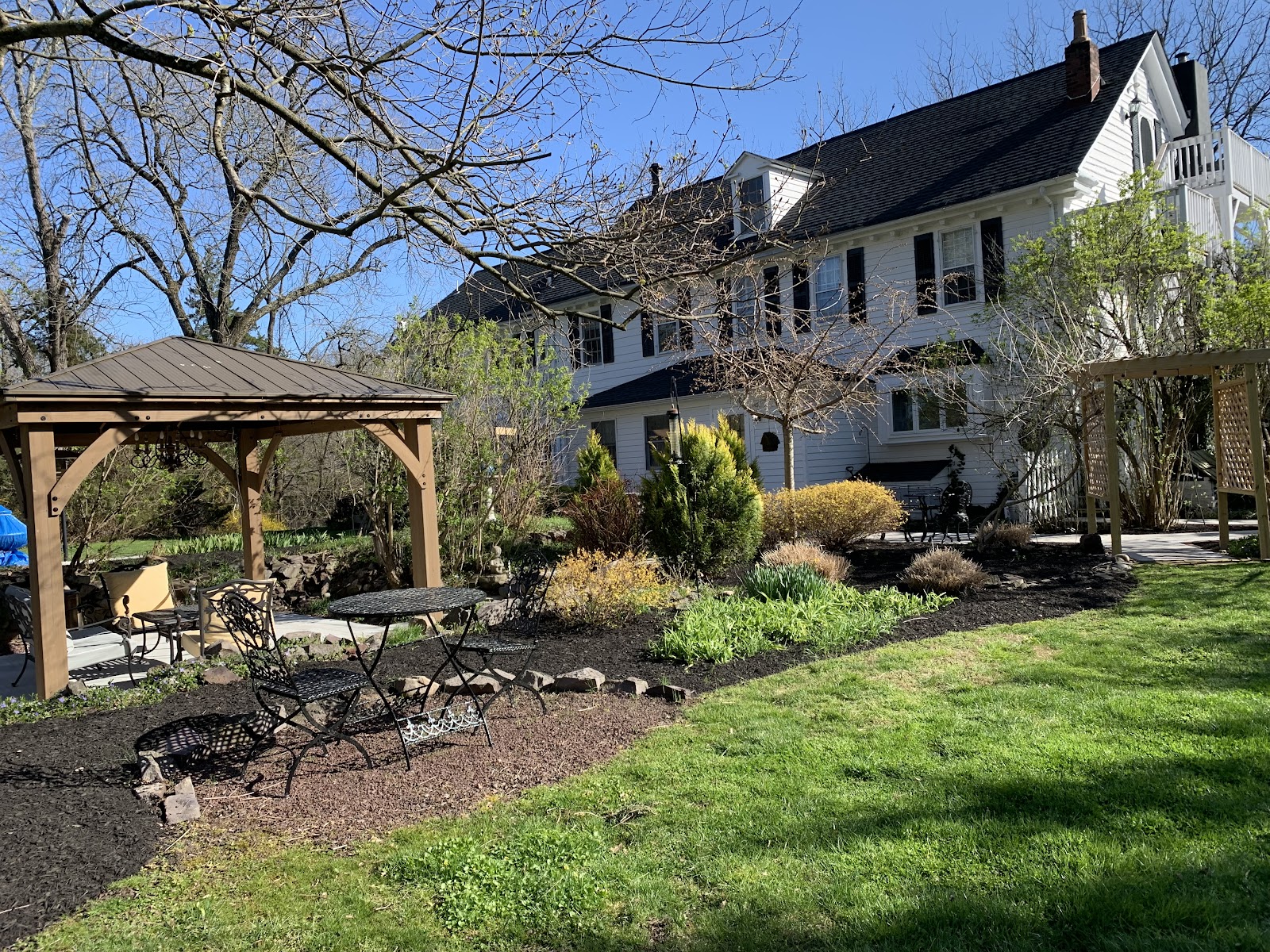 Pineapple Hill Inn