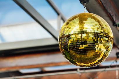Flash Club Bars & Clubs in Brussels – GayOut Guide