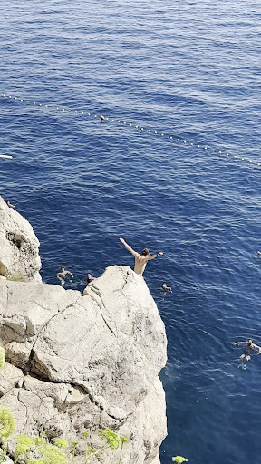 Bar Buža Bars & Clubs in Dubrovnik – GayOut Guide