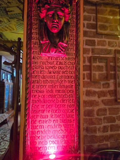 Komiteti Bars & Clubs in Tirana – GayOut Guide