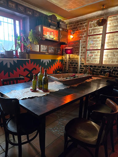 Komiteti Bars & Clubs in Tirana – GayOut Guide