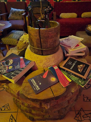 Komiteti Bars & Clubs in Tirana – GayOut Guide