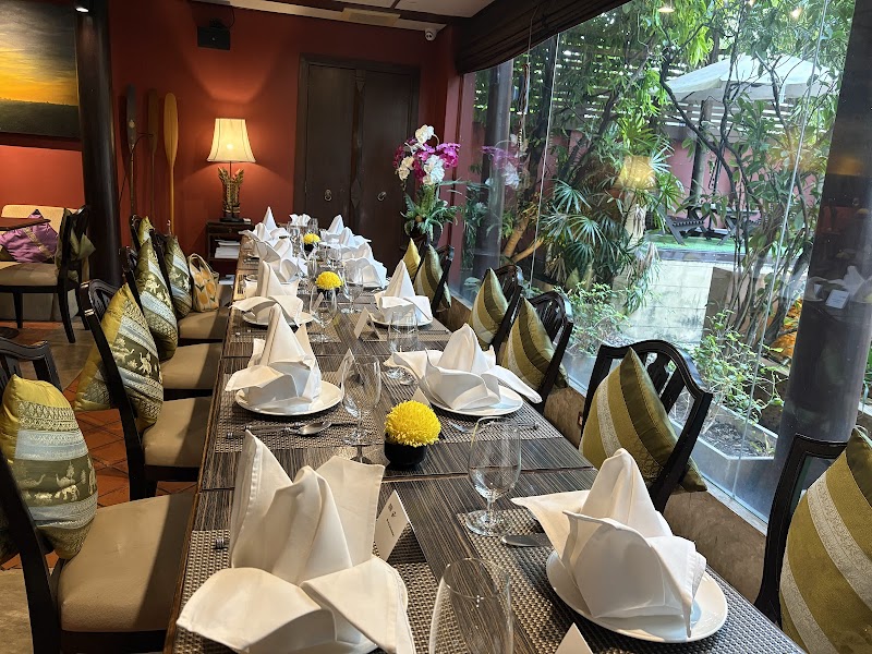 Ruen Urai Venue – GayOut Guide