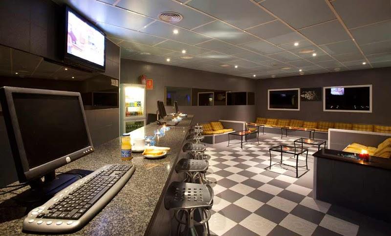 House Of Weekend Bars & Clubs – GayOut Guide