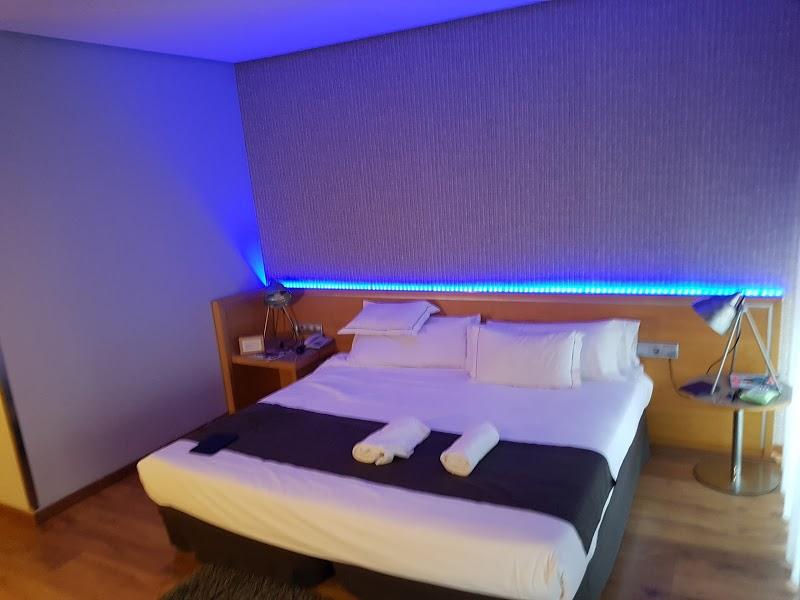 Ram Bar Bars & Clubs in Chiang Mai – GayOut Guide