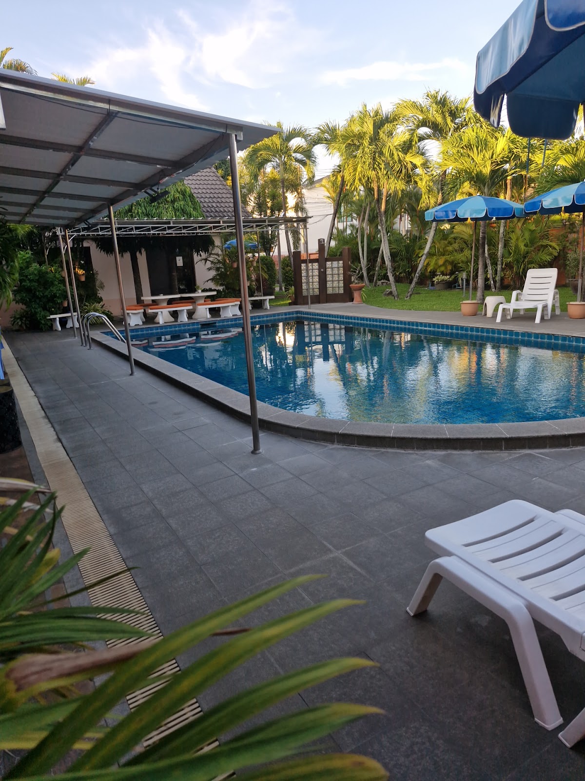 Lonops Gay Paradise Hotels in Pattaya – GayOut Guide