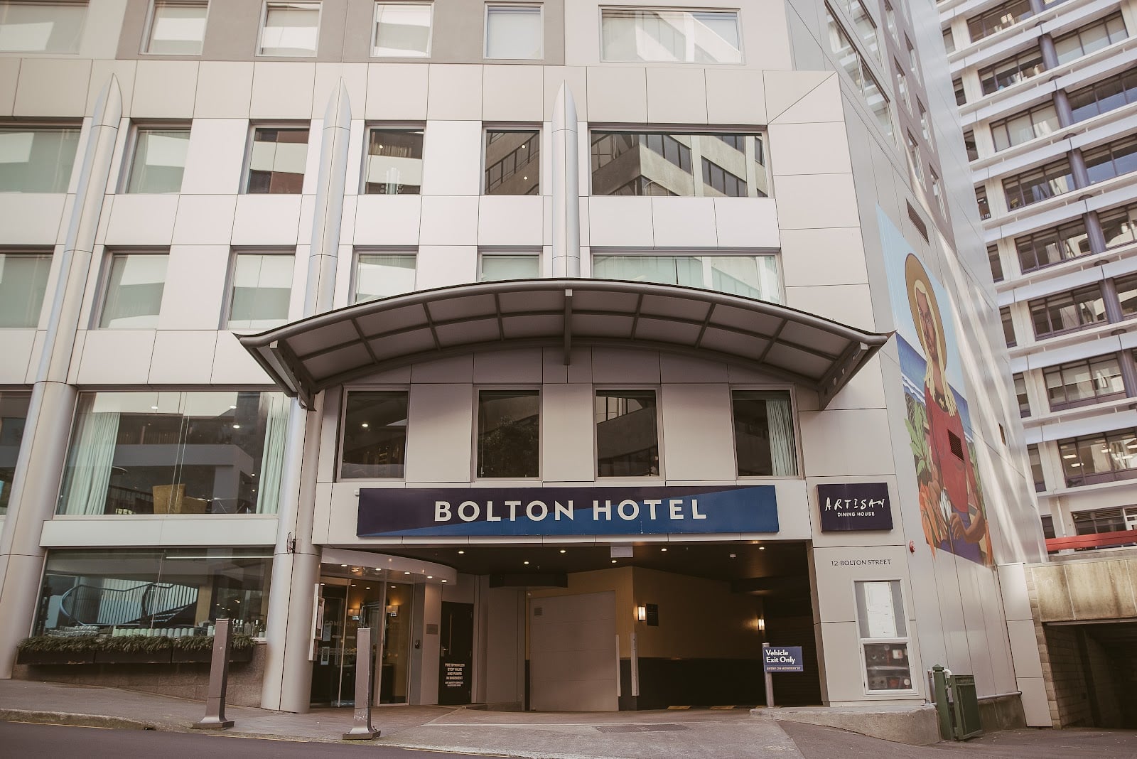 Bolton Hotel Hotels in Wellington – GayOut Guide