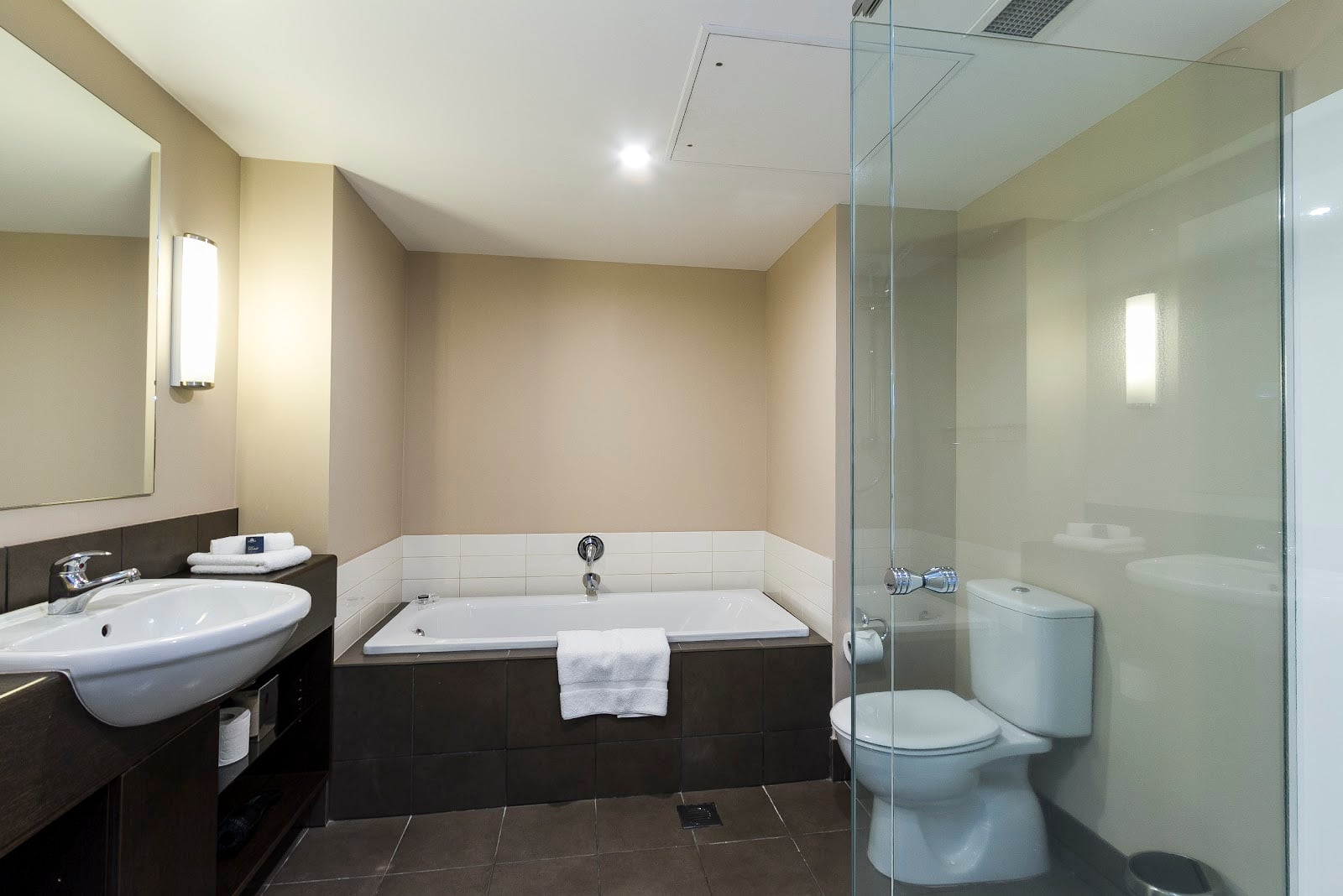 Bolton Hotel Hotels in Wellington – GayOut Guide