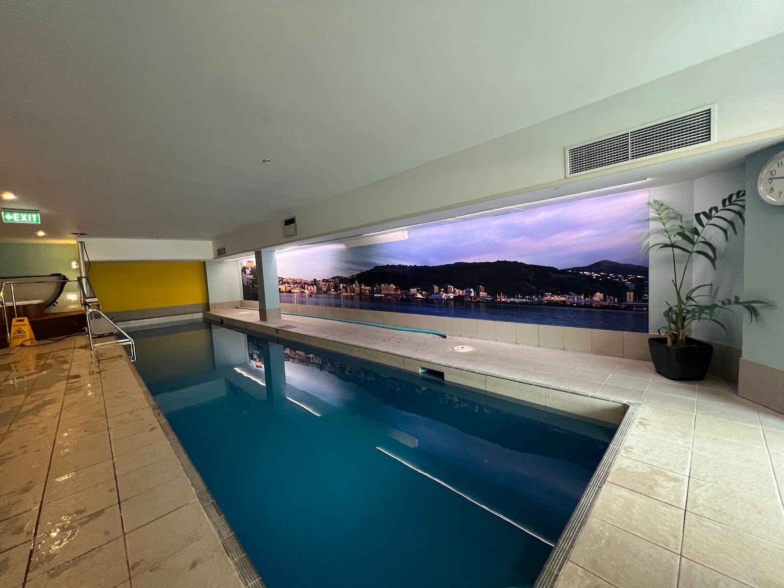 Bolton Hotel Hotels in Wellington – GayOut Guide