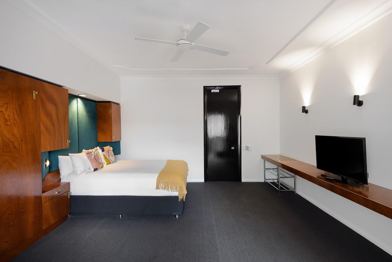 Regents Court Sydney Hotels in Potts Point – GayOut Guide