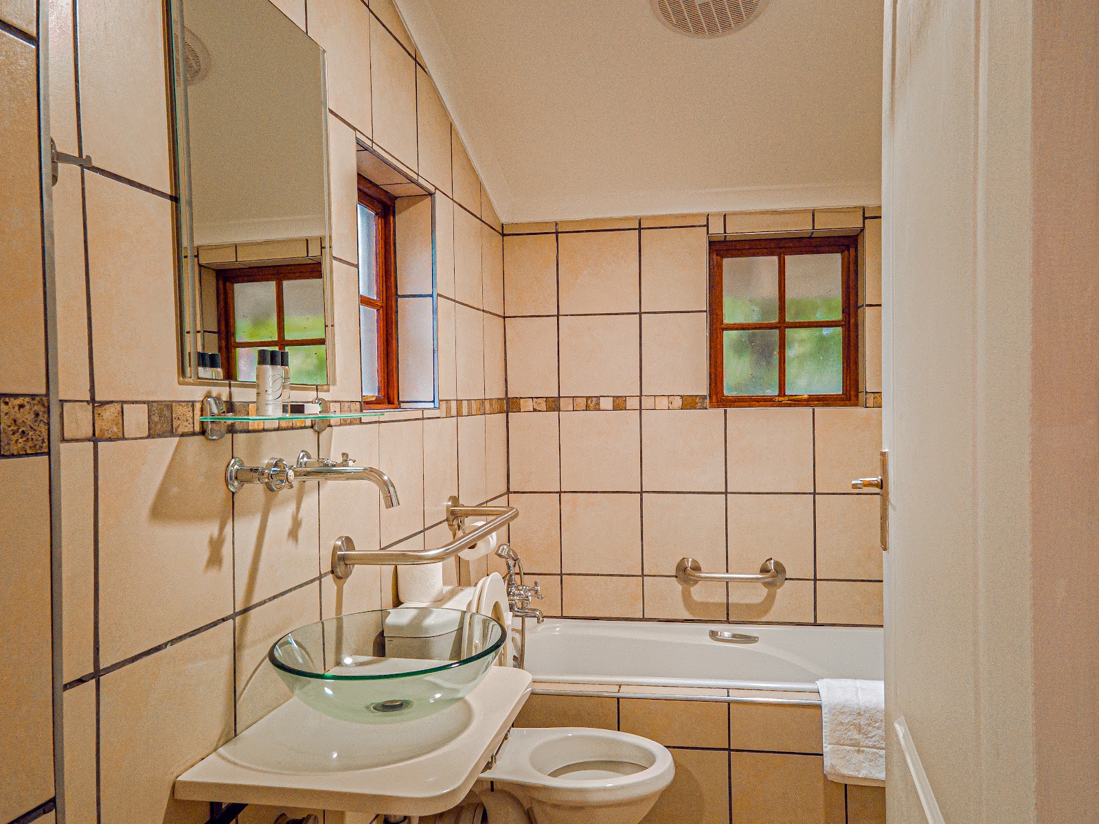 Lancer's Inn Hotels in Maseru – GayOut Guide