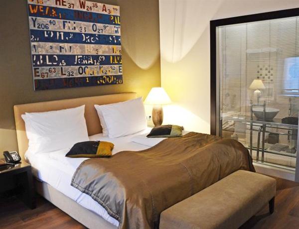 Bananas Berlin Gay Guesthouse Hotels in Berlin – GayOut Guide
