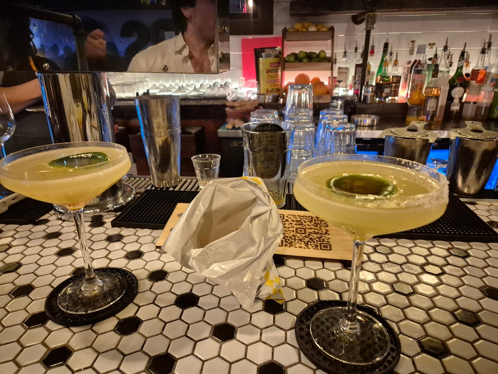 Rogers Park Social Bars & Clubs in Chicago – GayOut Guide