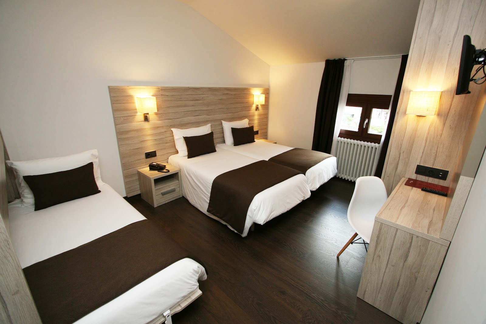 Hotel Pyr?n?es Hotels in Andorra la Vella – GayOut Guide