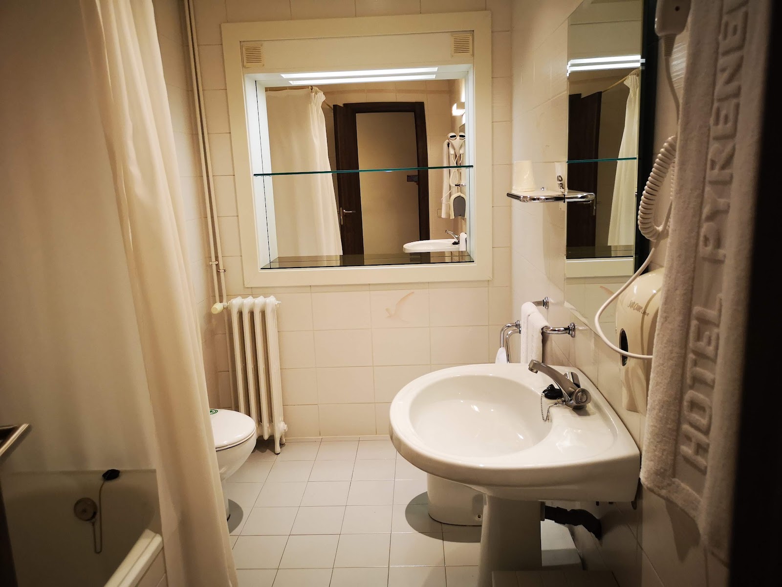 Hotel Pyr?n?es Hotels in Andorra la Vella – GayOut Guide
