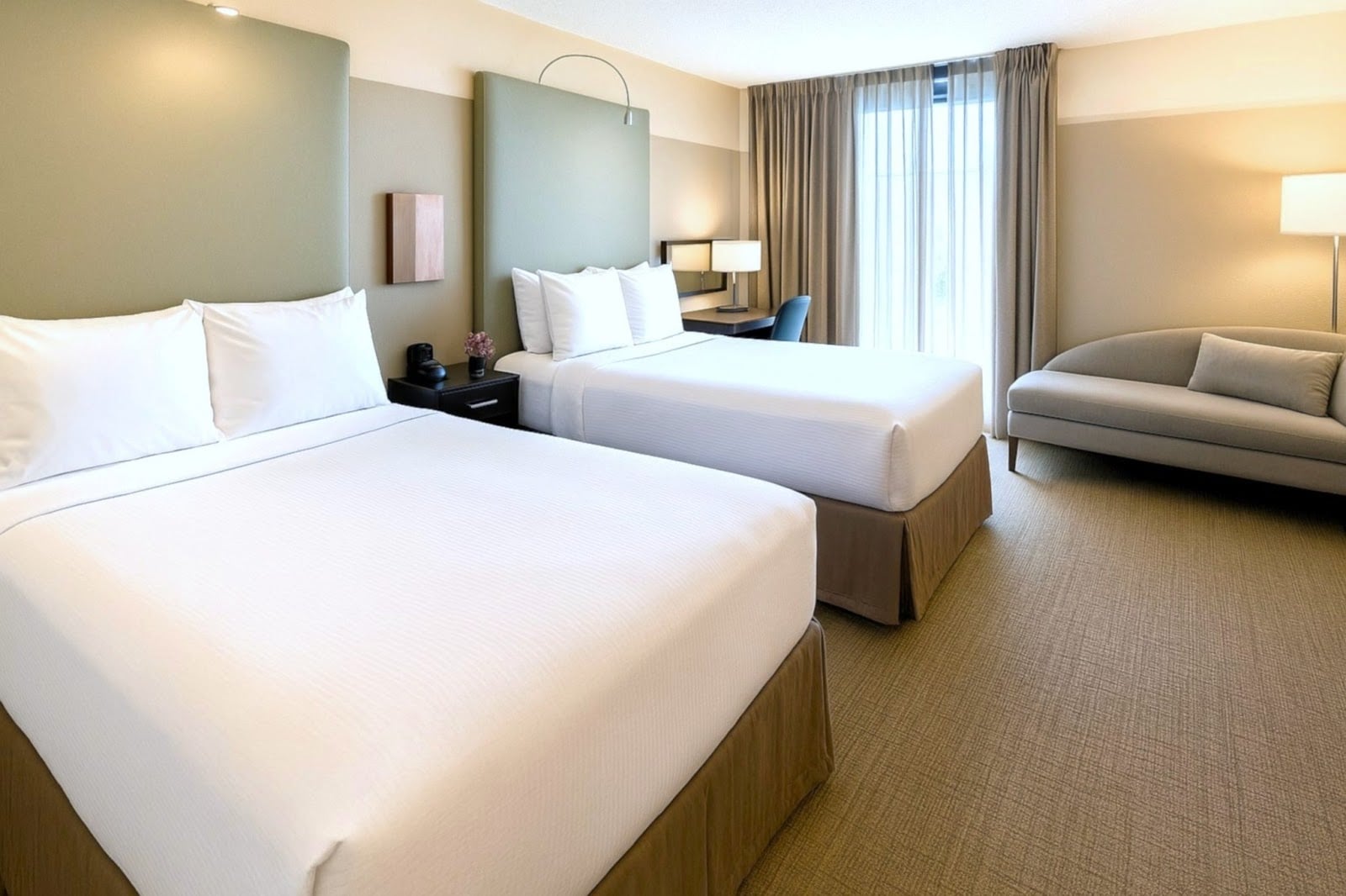 Crowne Plaza Chicago Metro Hotels in Chicago – GayOut Guide