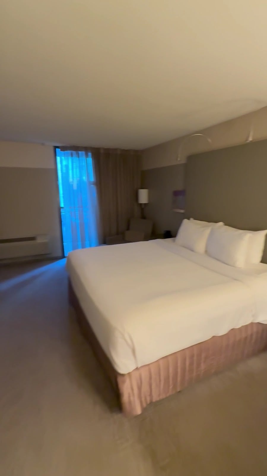 Crowne Plaza Chicago Metro Hotels in Chicago – GayOut Guide