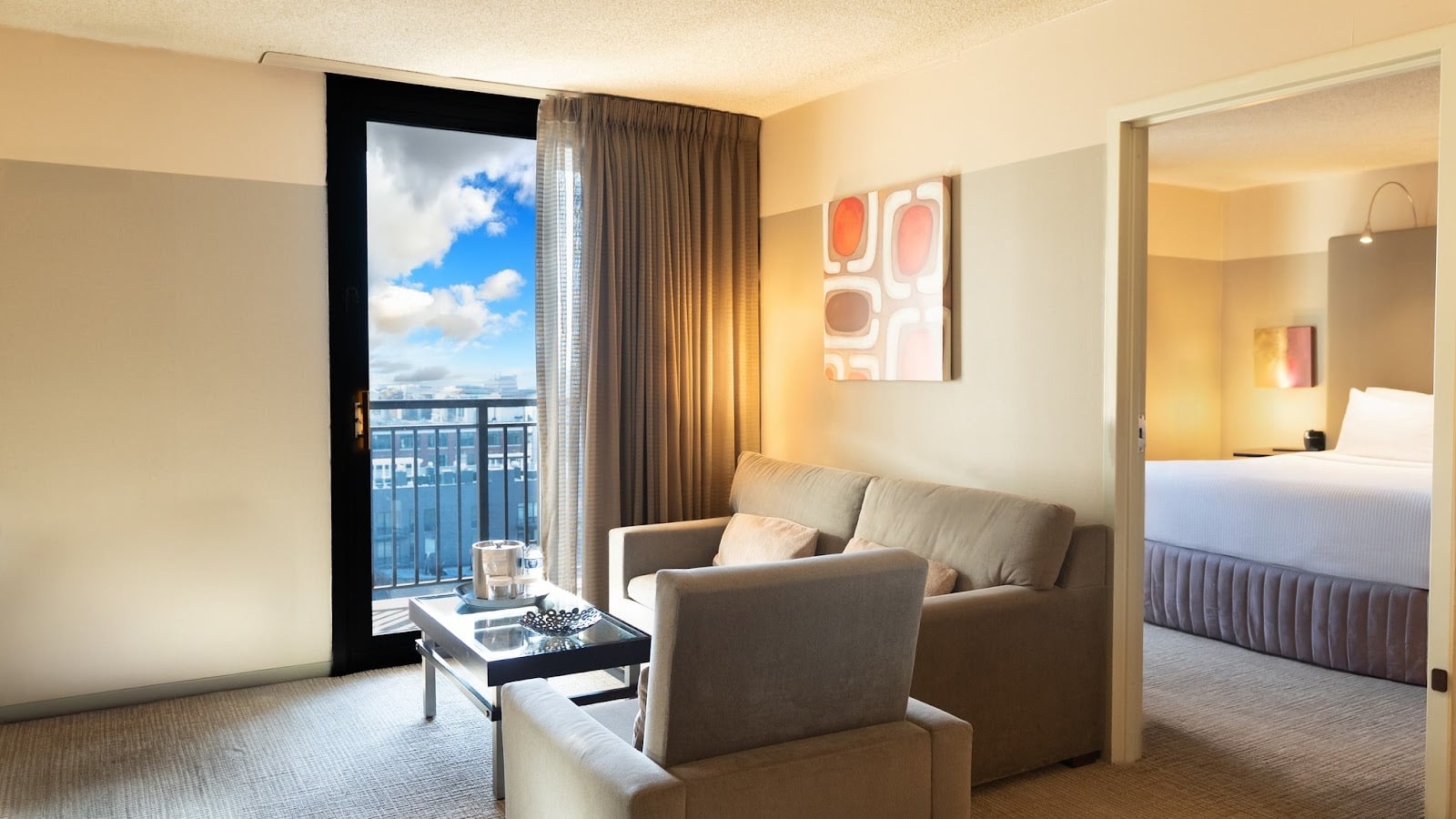 Crowne Plaza Chicago Metro Hotels in Chicago – GayOut Guide