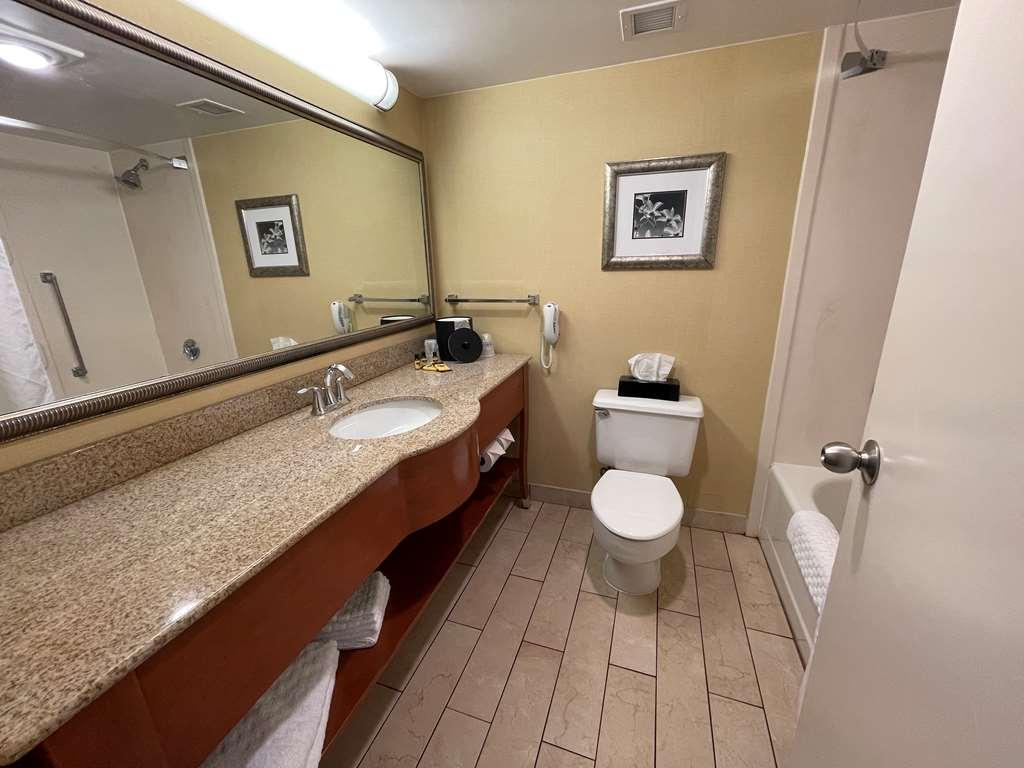 Hotel Best Western Plus Waterville Grand Hotels in Albion – GayOut Guide