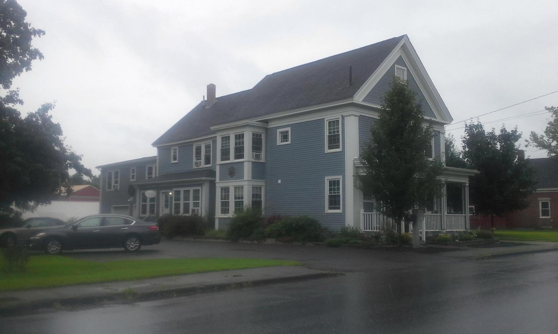 Pleasant Street Inn Hotels in Albion – GayOut Guide