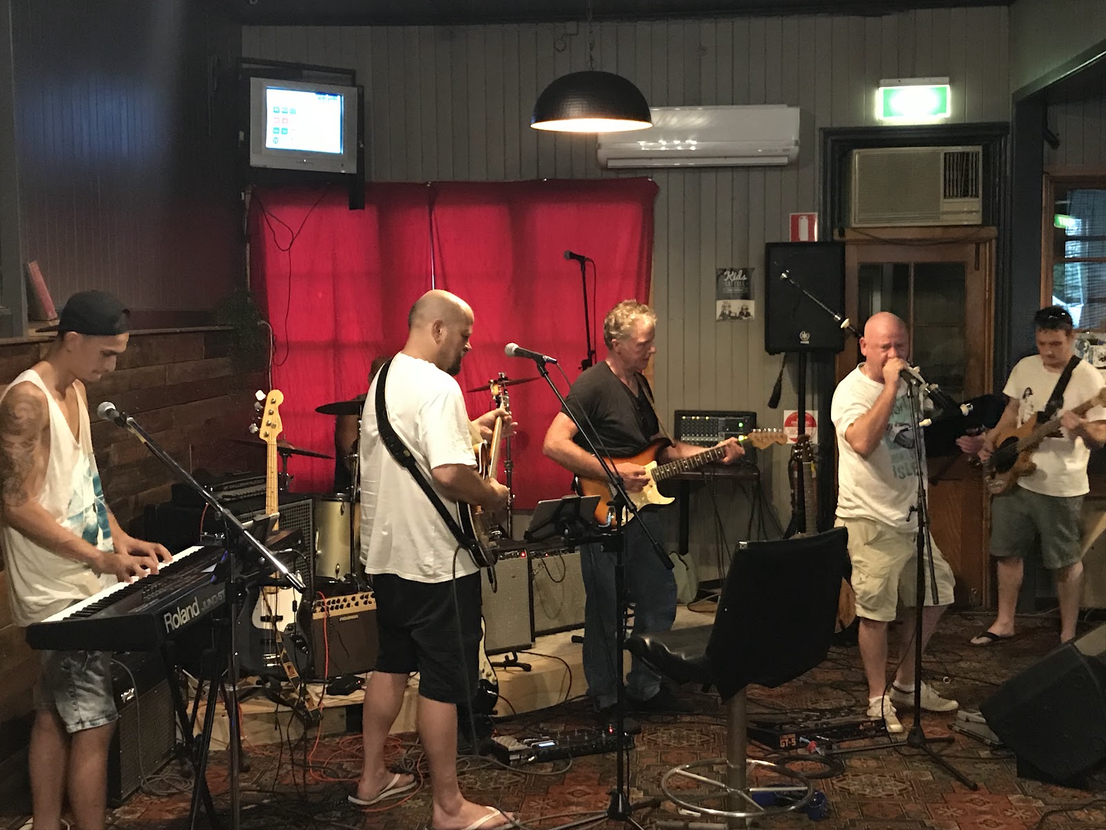 Kerwick Hotel Hotels in Amberley – GayOut Guide