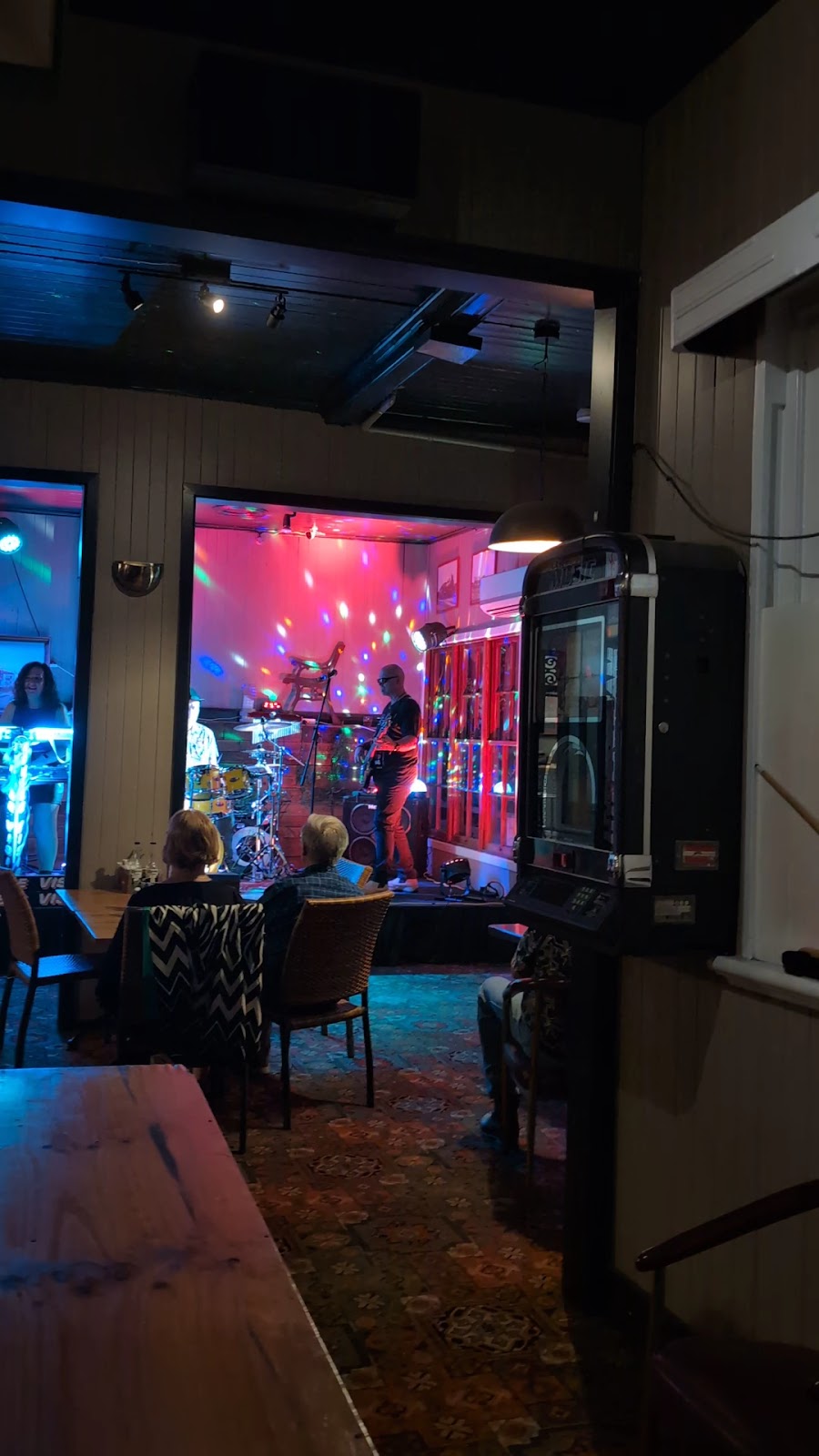 Kerwick Hotel Hotels in Amberley – GayOut Guide