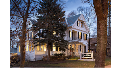 Lang House on Main Street Hotels in Bolton Valley – GayOut Guide