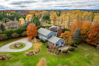 The Ellis Inn Hotels in Bolton Valley – GayOut Guide