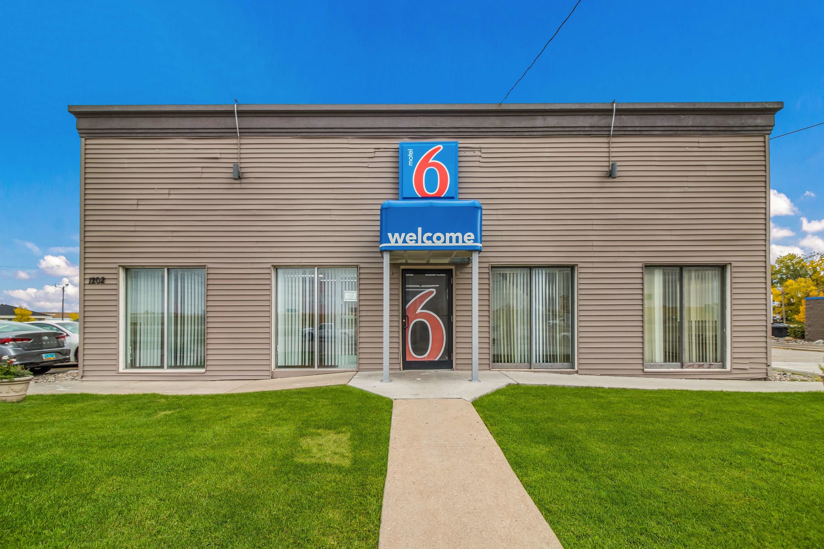 Park Inn by Radisson, Fargo West Acres Hotels in Fargo – GayOut Guide