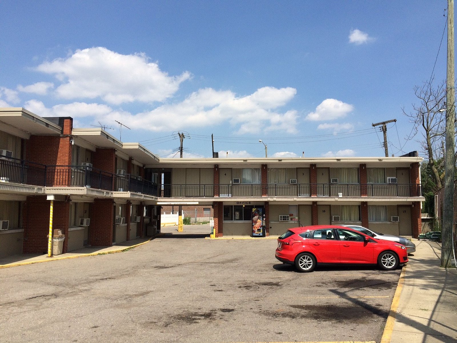 De Lido Motel Hotels in Ferndale – GayOut Guide