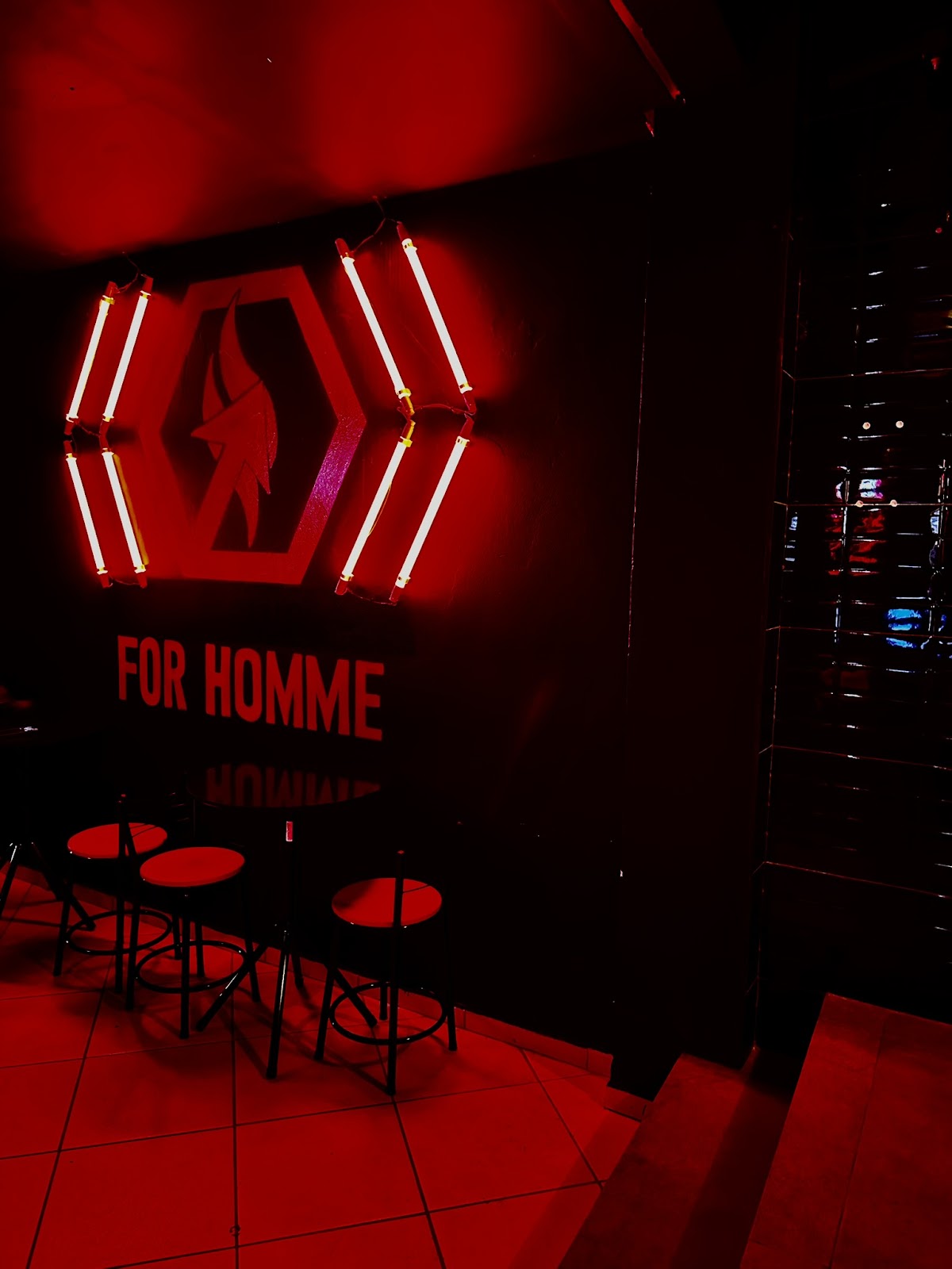 For Homme Bars & Clubs – GayOut Guide