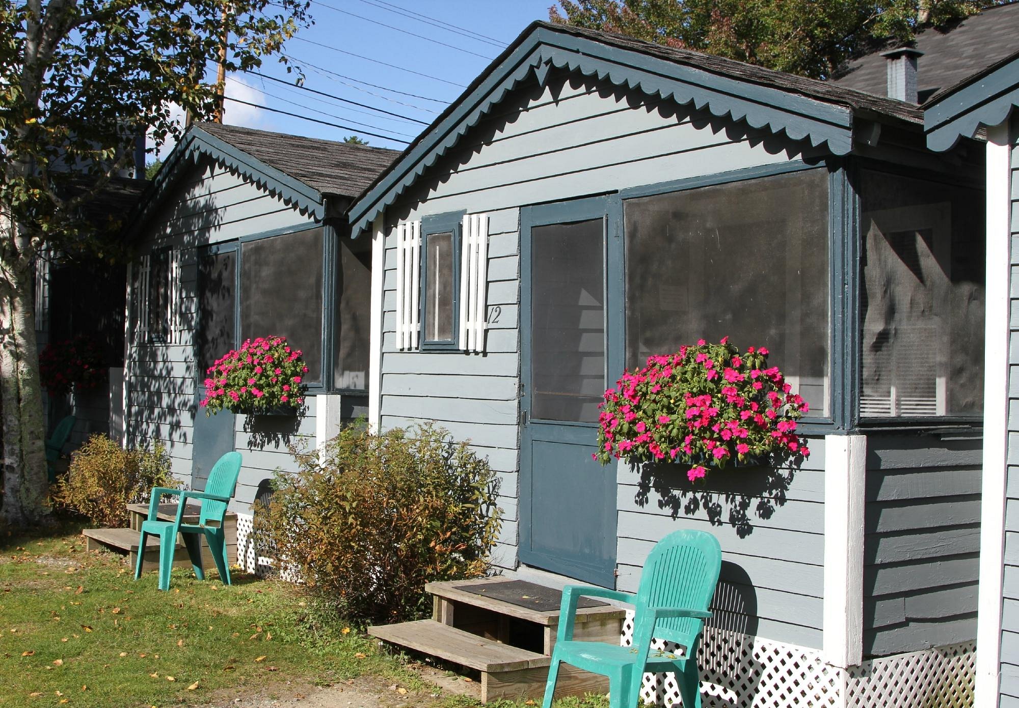 Lakeside Lodge And Marina Hotels in Gardiner – GayOut Guide