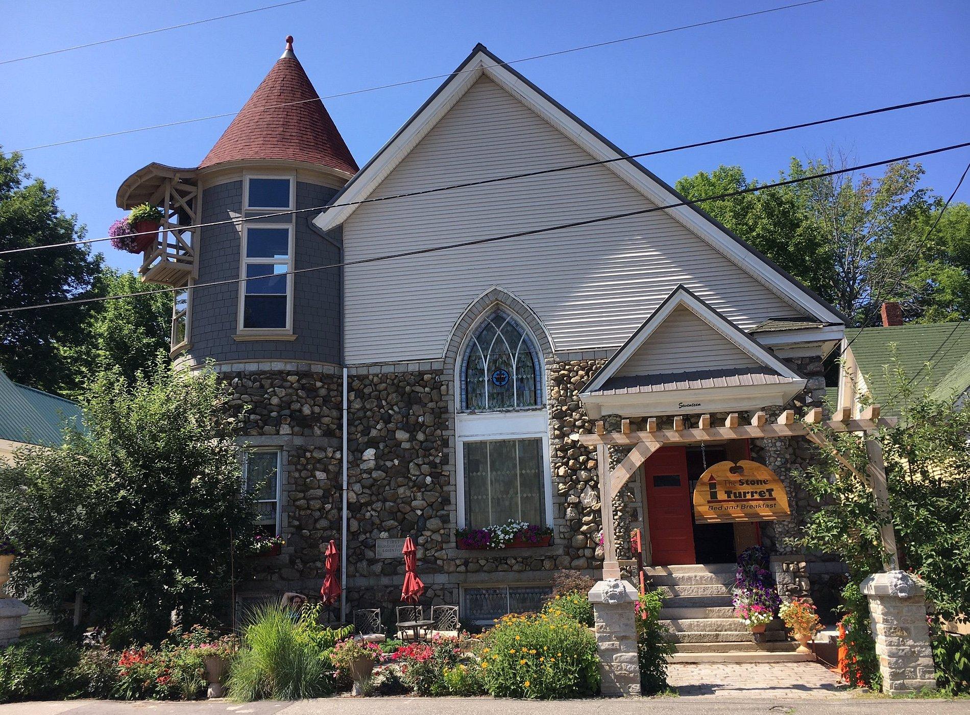 The Stone Turret Hotels in Gardiner – GayOut Guide