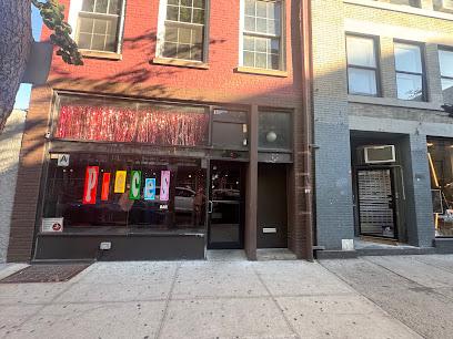 Pieces Bar Bars & Clubs in New York – GayOut Guide