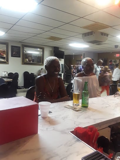 Club Cruisers Bars & Clubs in Grand Rapids – GayOut Guide