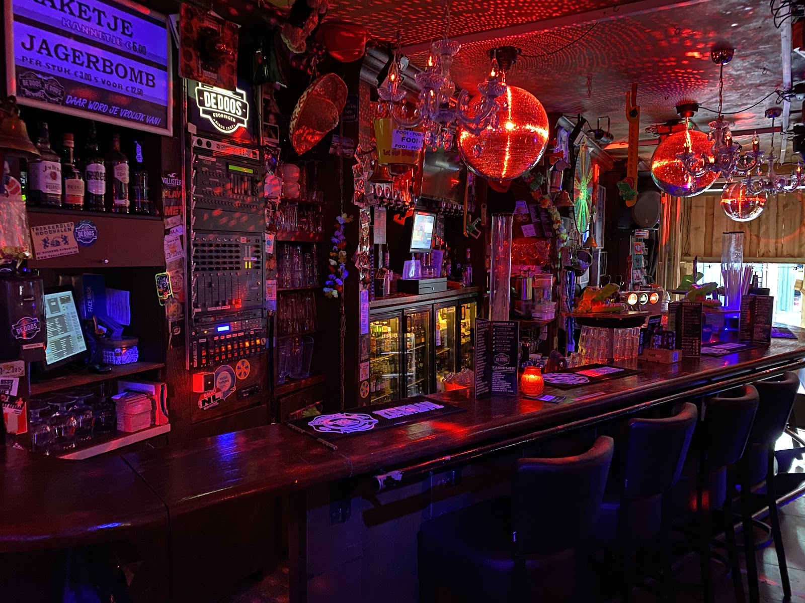 Partycafe de Doos Bars & Clubs – GayOut Guide