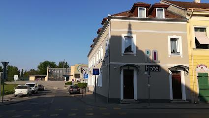 RQ Boutique & Unique Hotel Hotels in Győr – GayOut Guide
