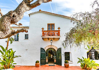 Masia Can Parès Hotels in Les Roquetes – GayOut Guide