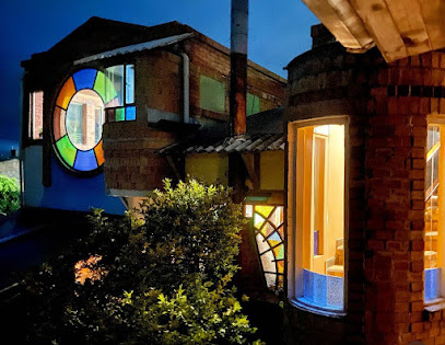 Alondra Escape con chimenea a una hora de Bogotá Hotels in Bogotá – GayOut Guide
