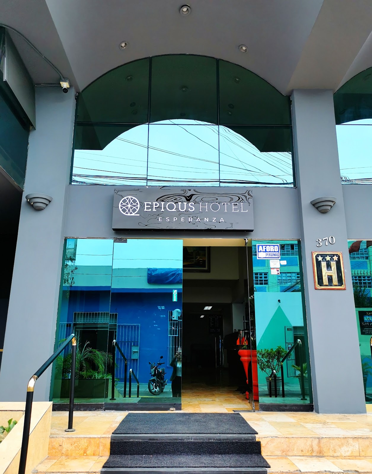 EPIQUS HOTEL Hotels – GayOut Guide