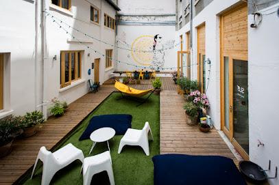 SLO Hostel Lyon Saxe Hotels in Lyon – GayOut Guide