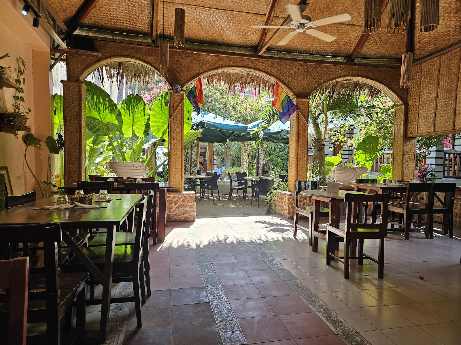 Rainbow Cafe and Lounge Bars & Clubs – GayOut Guide