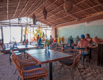 OM Boracay Bars & Clubs in Malay – GayOut Guide