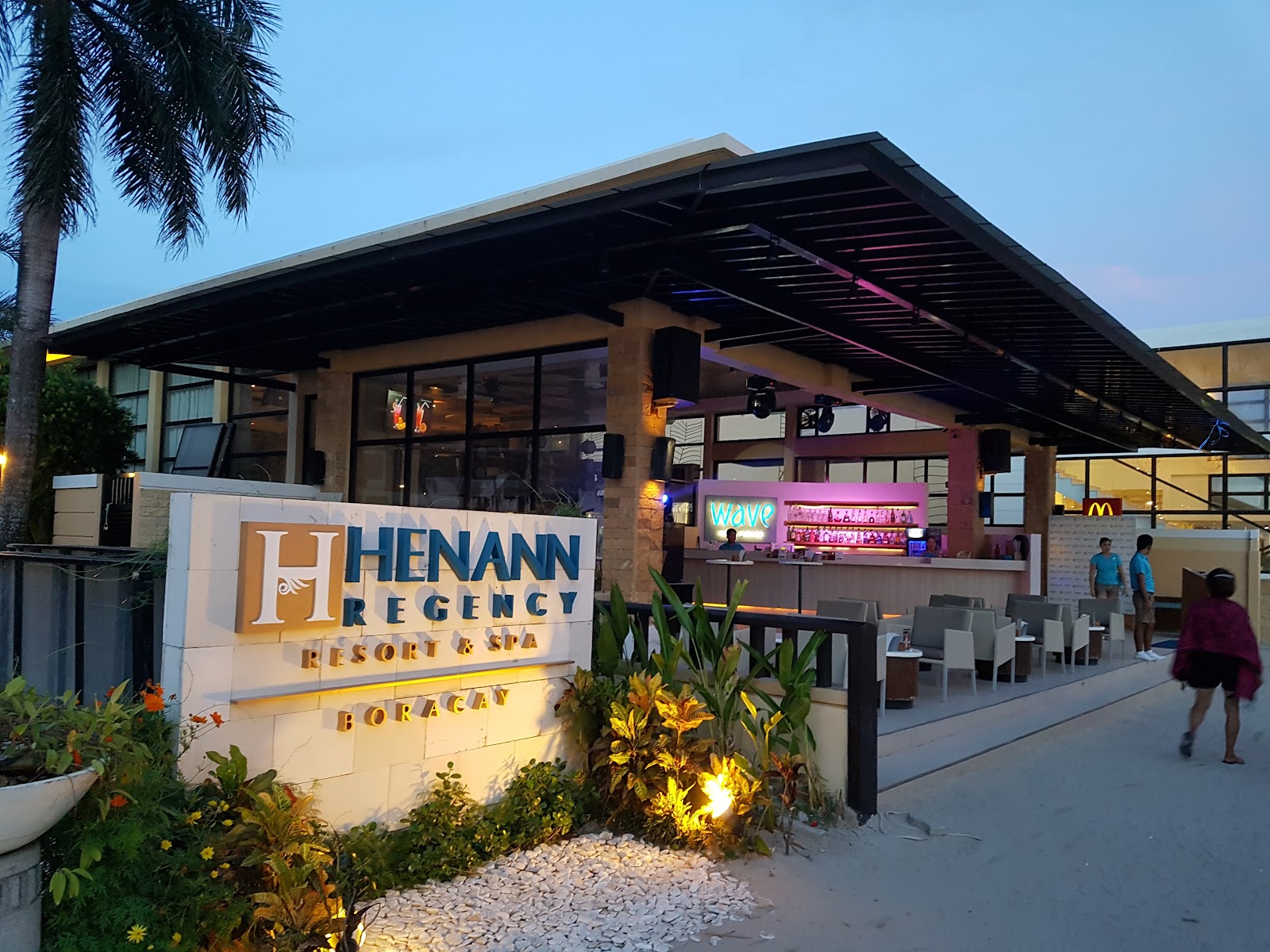 Wave Bar & Lounge at Henann Regency Resort & Spa Bars & Clubs – GayOut Guide
