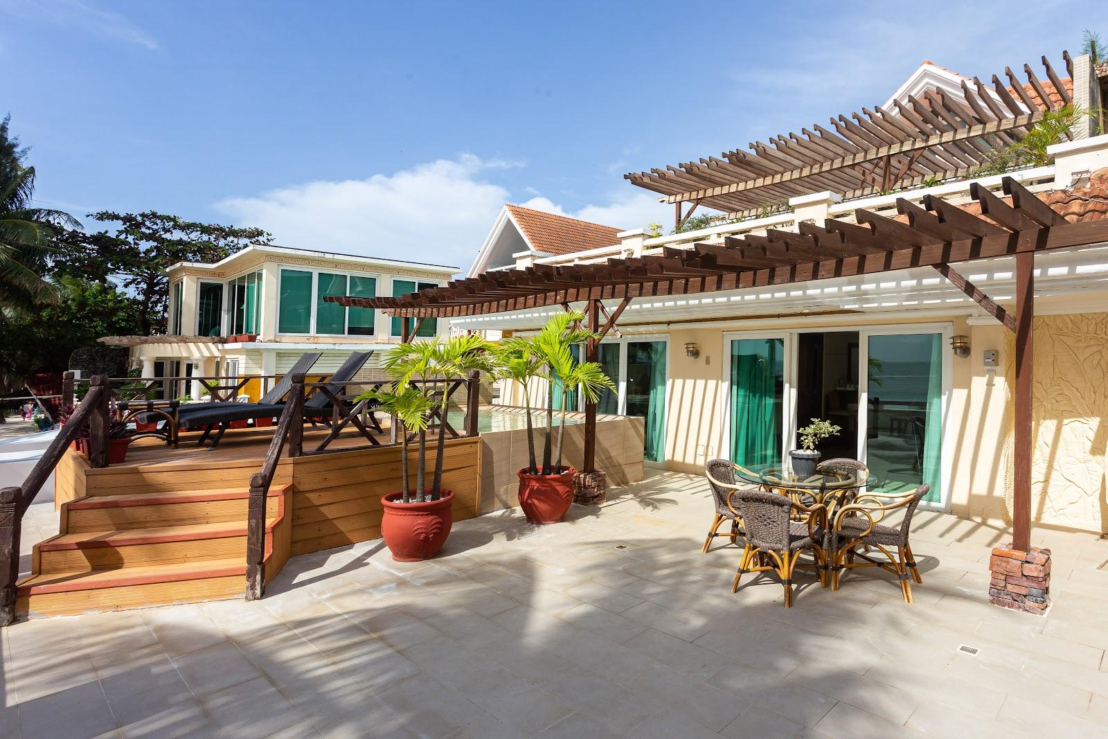 Mandarin Island Hotel Hotels – GayOut Guide