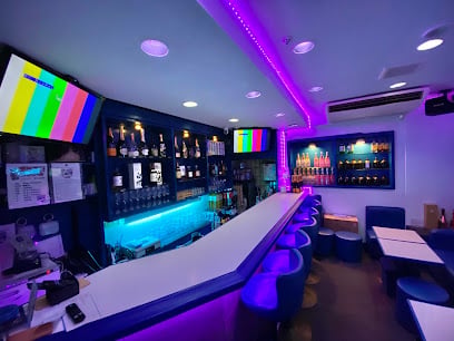 大阪ゲイバーXOXO Bars & Clubs in Osaka – GayOut Guide