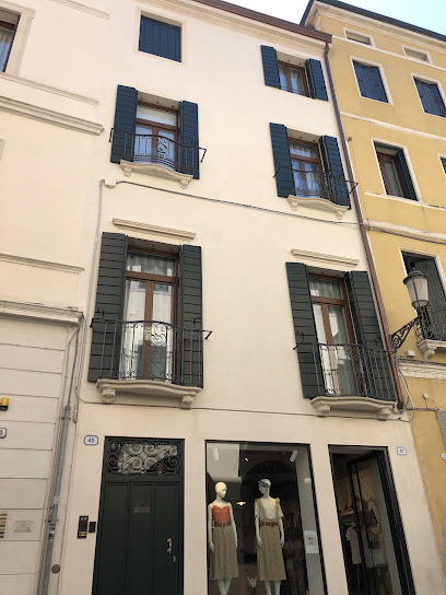 Blooms Botanical Rooms Hotels in Padua – GayOut Guide
